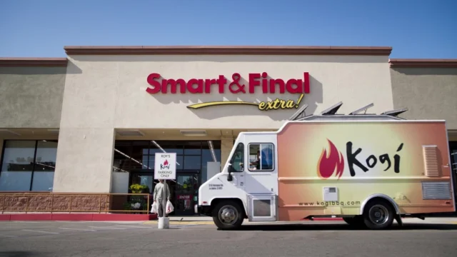 This year, Davis Elen was honored to bring Chef Roy Choi’s partnership with Smart & Final to life. From his roots in a family of restaurant owners to the early days of @Kogibbq, @ChefRoyChoi has trusted @SmartFinal for years to stock his food trucks, restaurants, and home. Smart & Final. Where else?